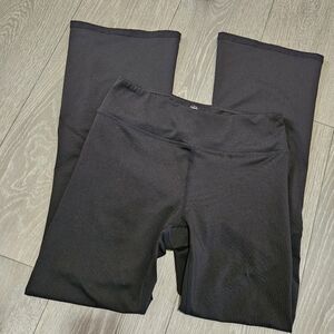 GAIAM NWOT Black Yoga Leggings with Subtle Logo